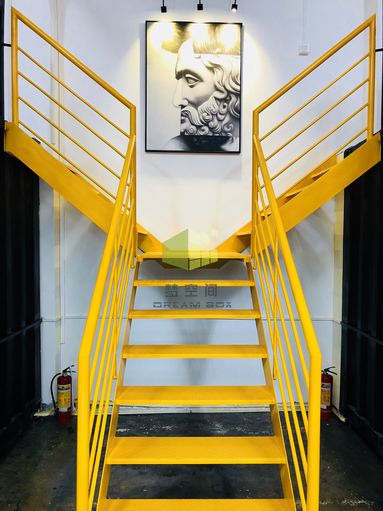 D+国际青年社区旧厂房和集装箱建筑结合体