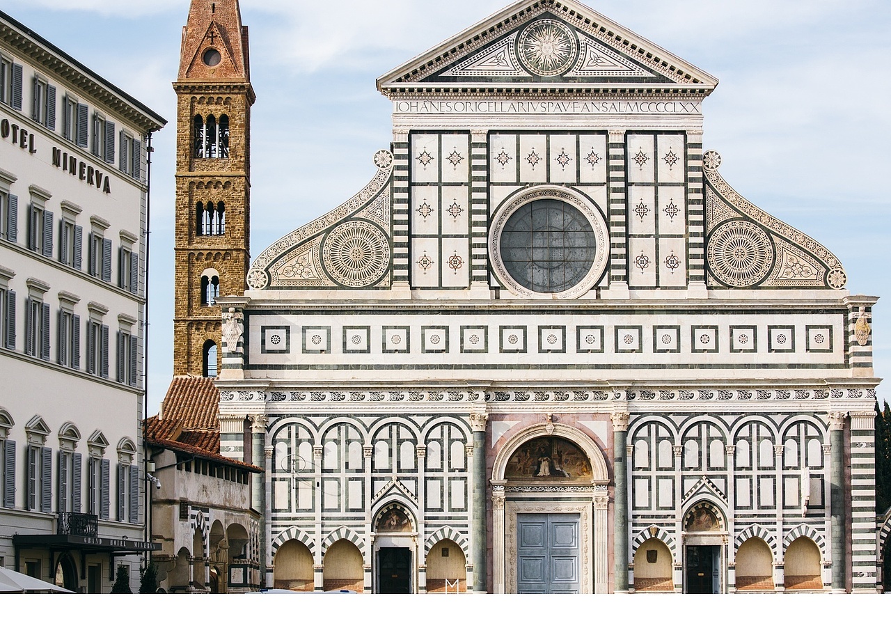 佛罗伦萨最具有代表性的教堂建筑立面,这个看起来非常简洁的风格其实