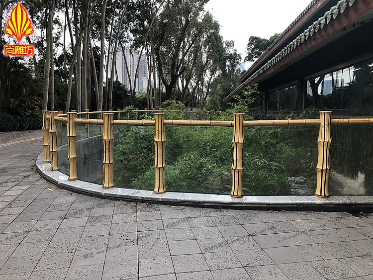 广州动物园熊猫馆围栏装饰玻璃钢竹子雕塑围栏制作安装