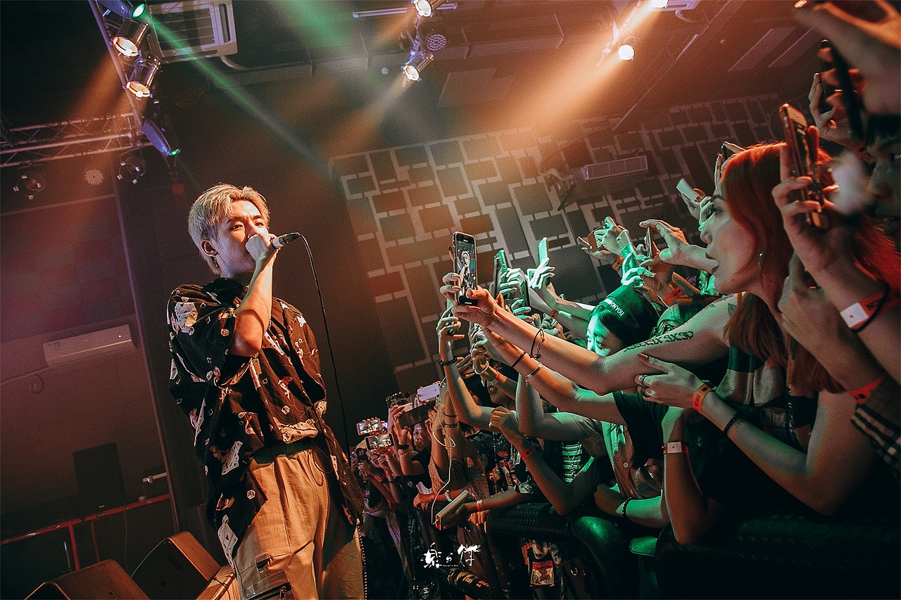 2018年 - 现场音乐LIVE演出 记录回顾（图ZMTQzMTUxMjk2） - 人像摄影 - 站酷设计师乐与饵原创素材 - 站酷ZCOOL