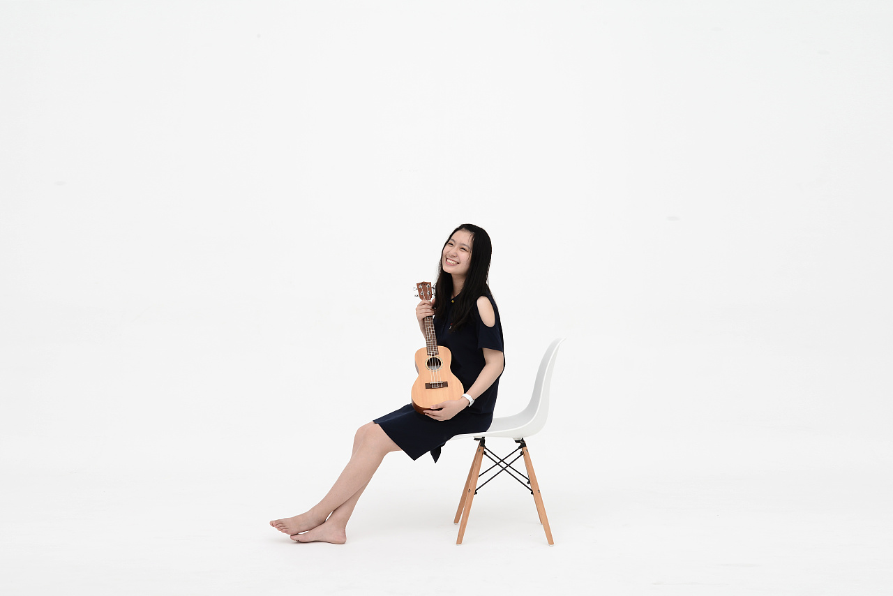 影棚白底人物照