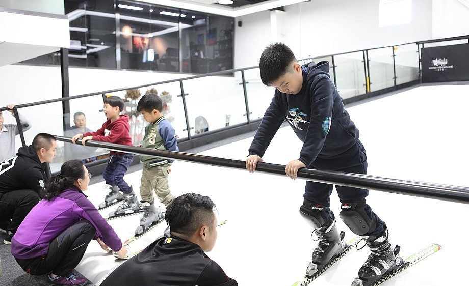 网红探店—极酷室内攀岩,冲浪,滑雪,射击极限体验馆