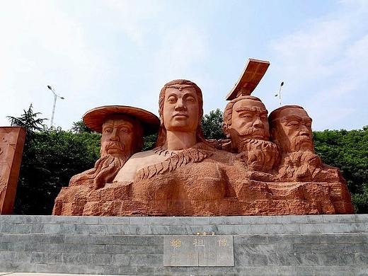 城市广场雕塑设计