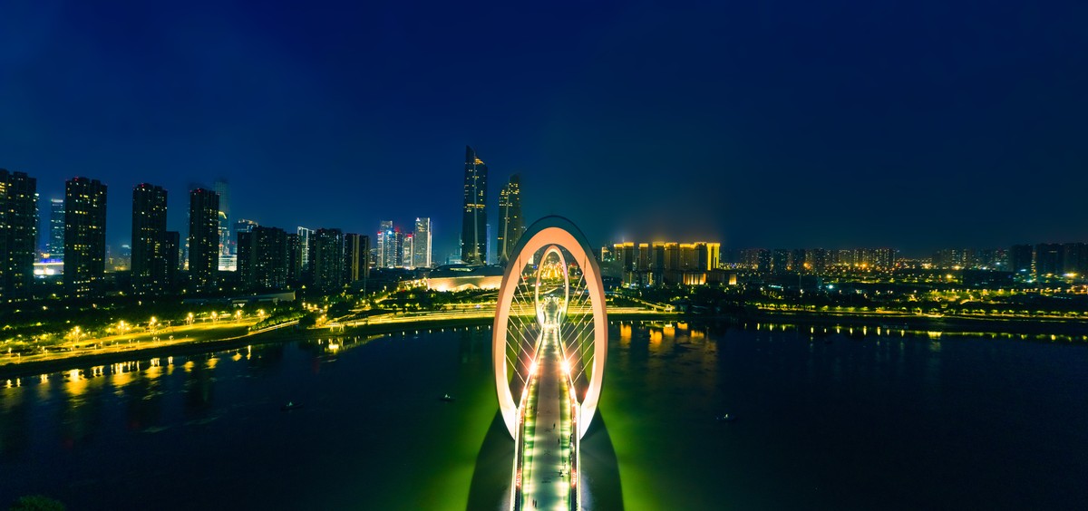 南京眼步行桥插画图片