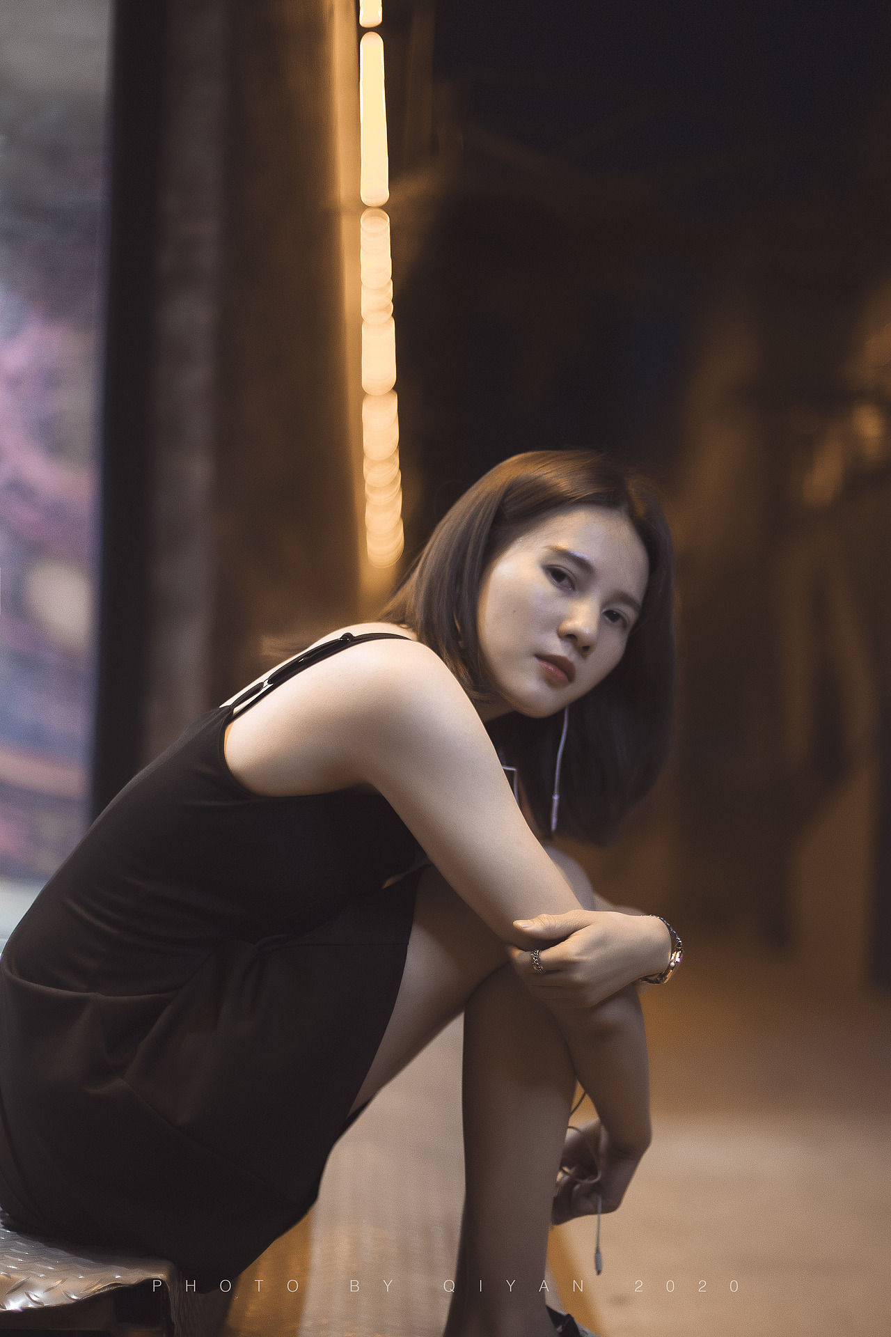 昏黄的街灯的女子|摄影|人像摄影|qiyan启言_原创作品-站酷(zcool)