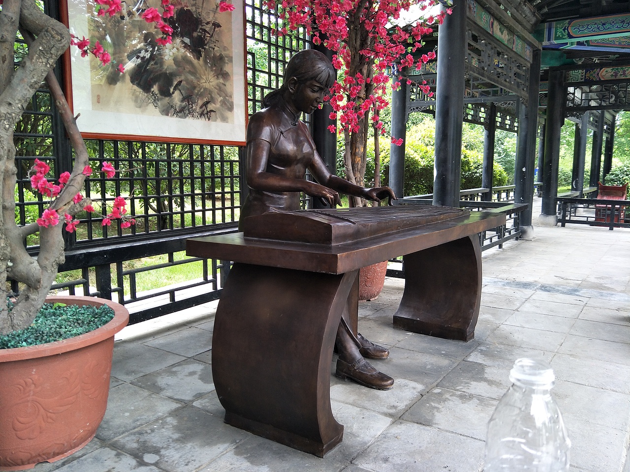 古筝仿铜雕塑创意不锈钢铸铜锻铜雕塑商场步行街摆件