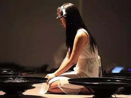 意识的力量有多大?看看这半盘跳跃的水!