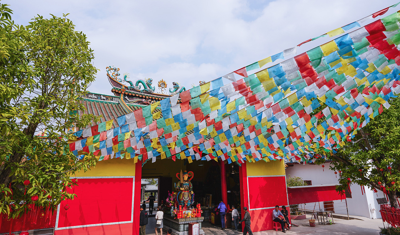 神光山上有座神光寺