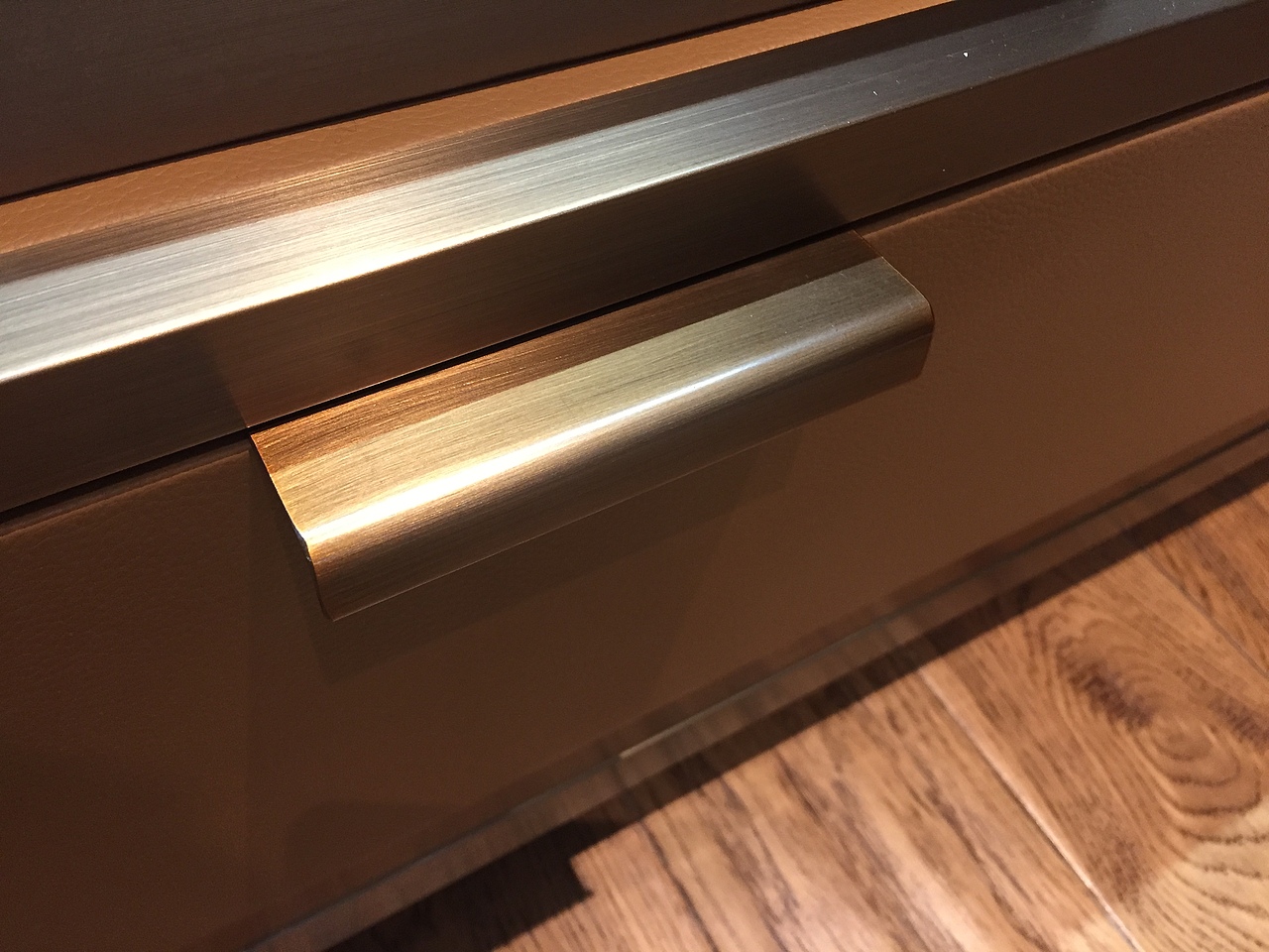 上海服装展示柜台珠宝展示柜台手表展示柜台定做设计