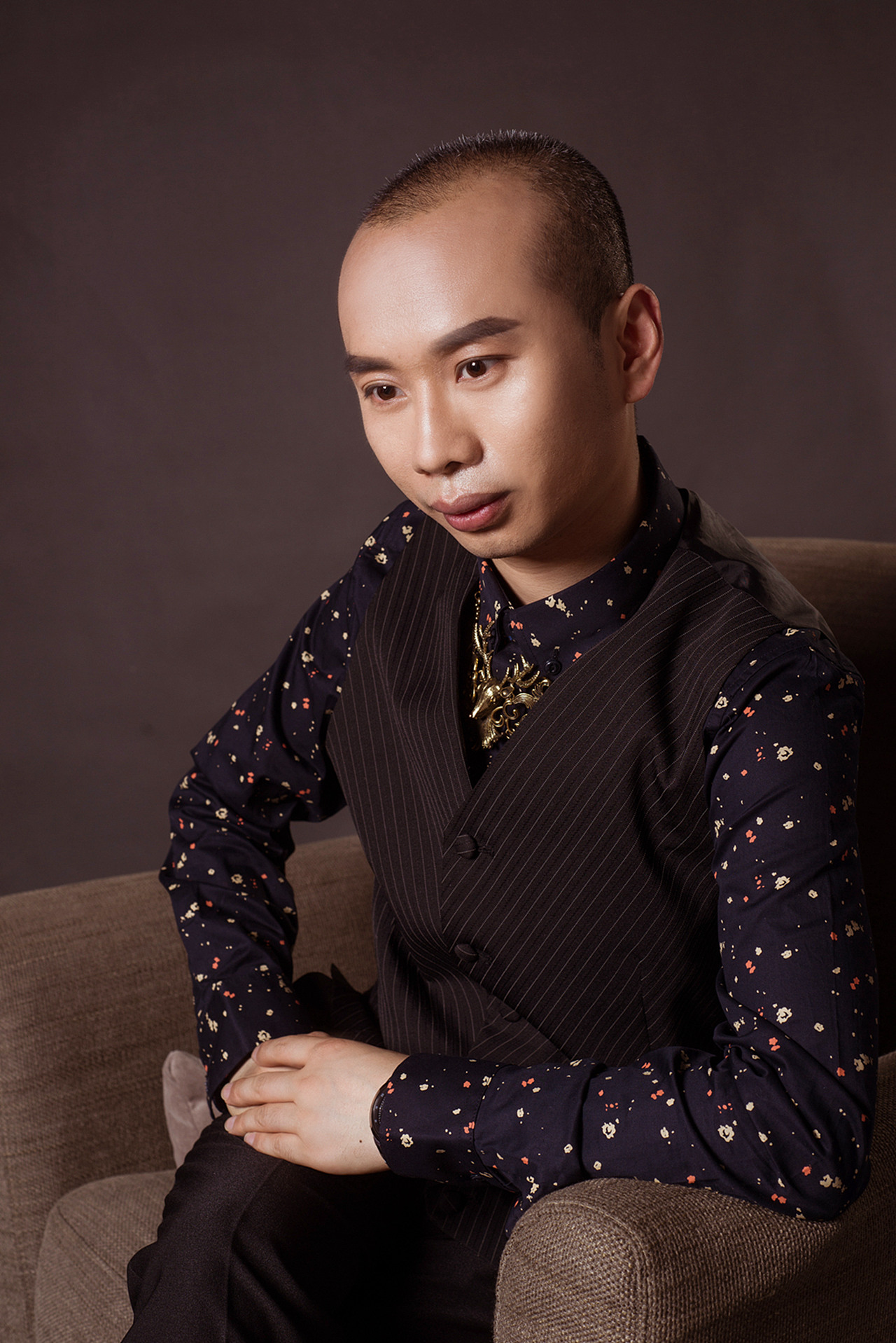 〖杨大侠(HeroYang)COS剧照:一个人的江湖生活,或许非常孤独。但是活在武学世界里,内心就可以非常丰富而高雅。〗