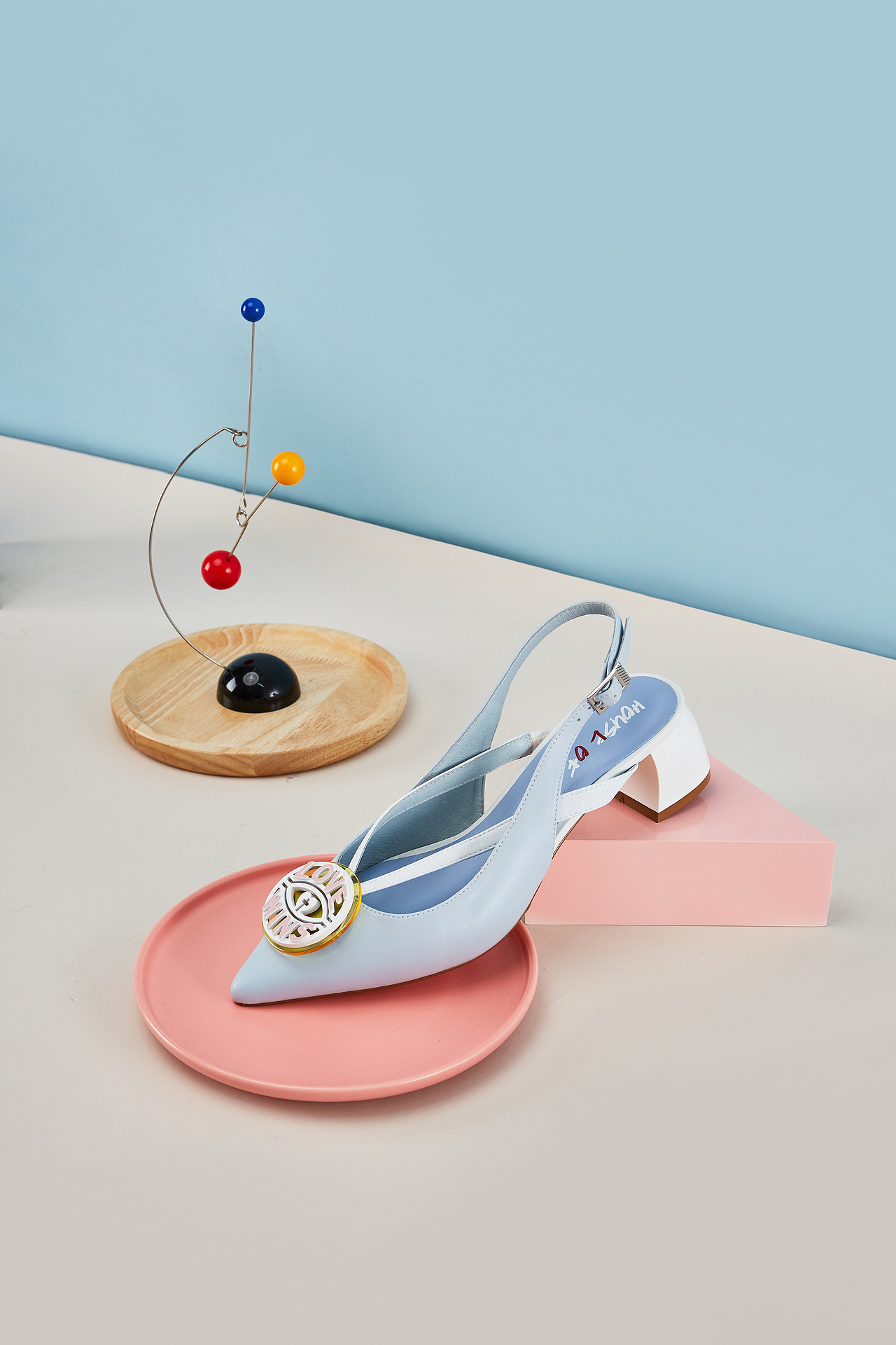 女鞋创意图（图ZMjQ3NDg0OTA4） - 产品摄影 - 站酷设计师巴辰原创素材 - 站酷ZCOOL