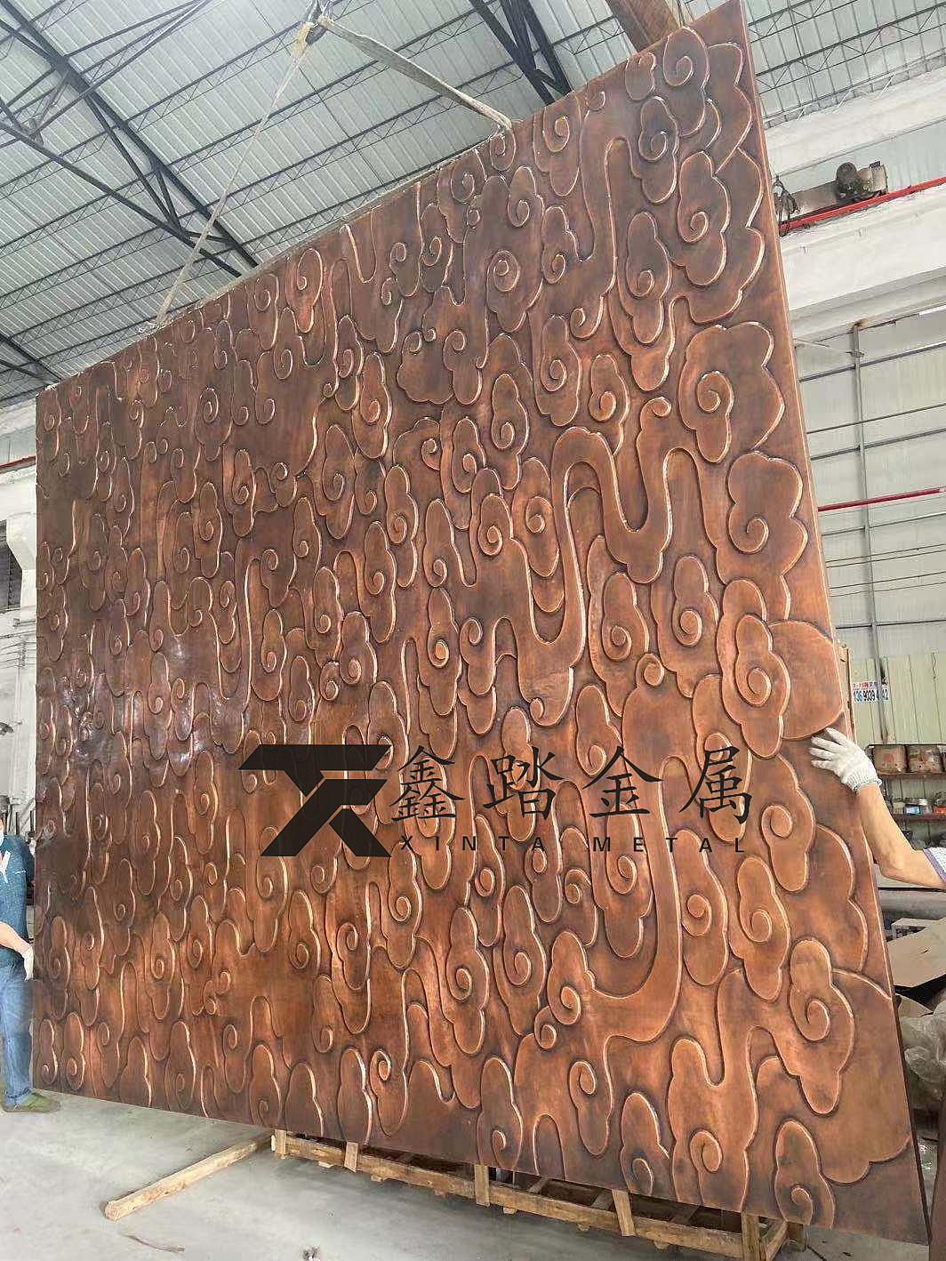 抽象锻铜浮雕景墙壁画线条流畅简洁、手工锻造壁画肌理