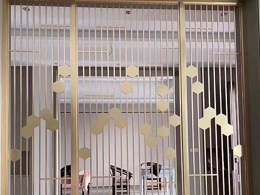 简单到极致的拉丝钛金不锈钢屏风花格