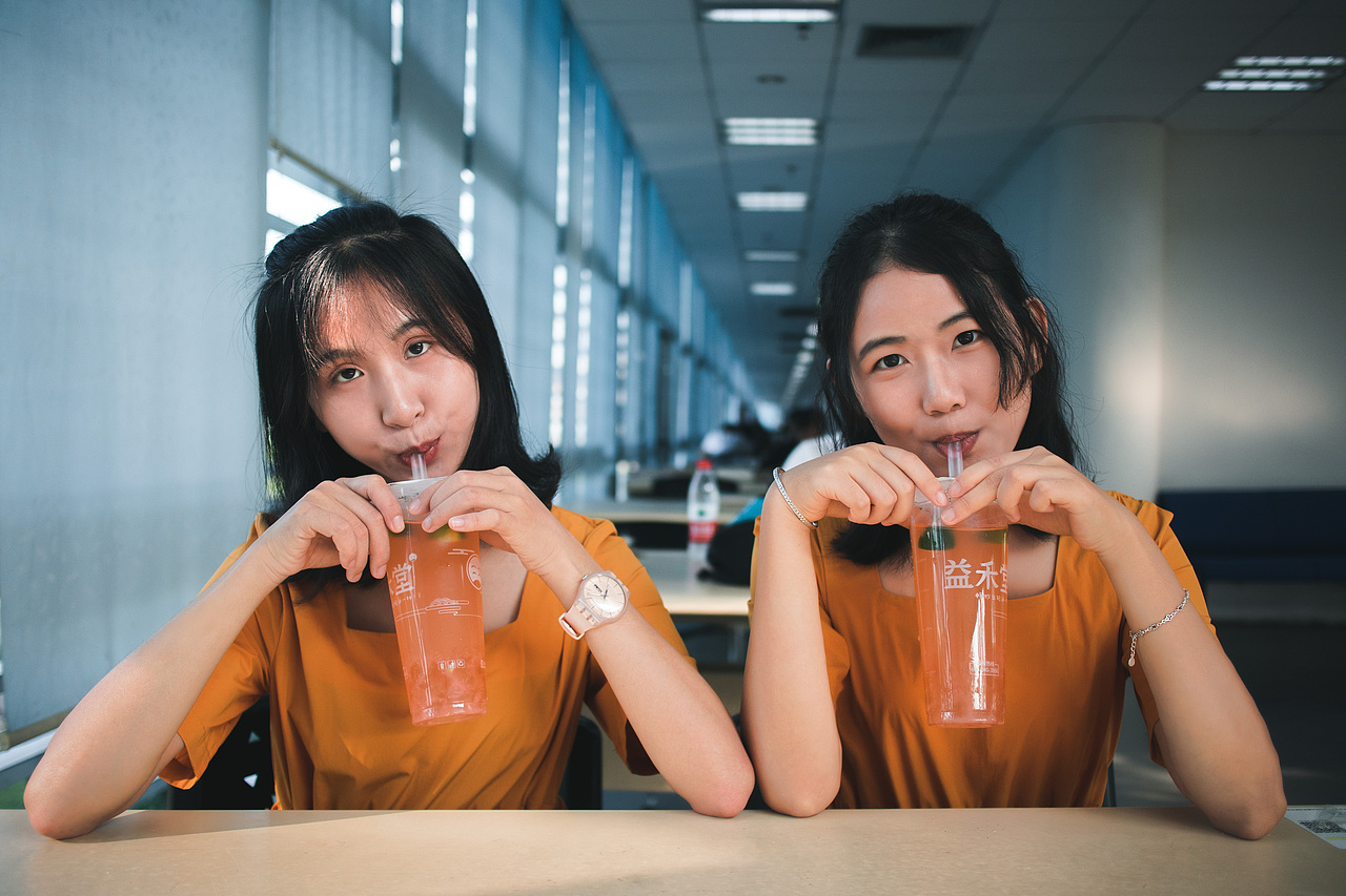 大学校园闺蜜照