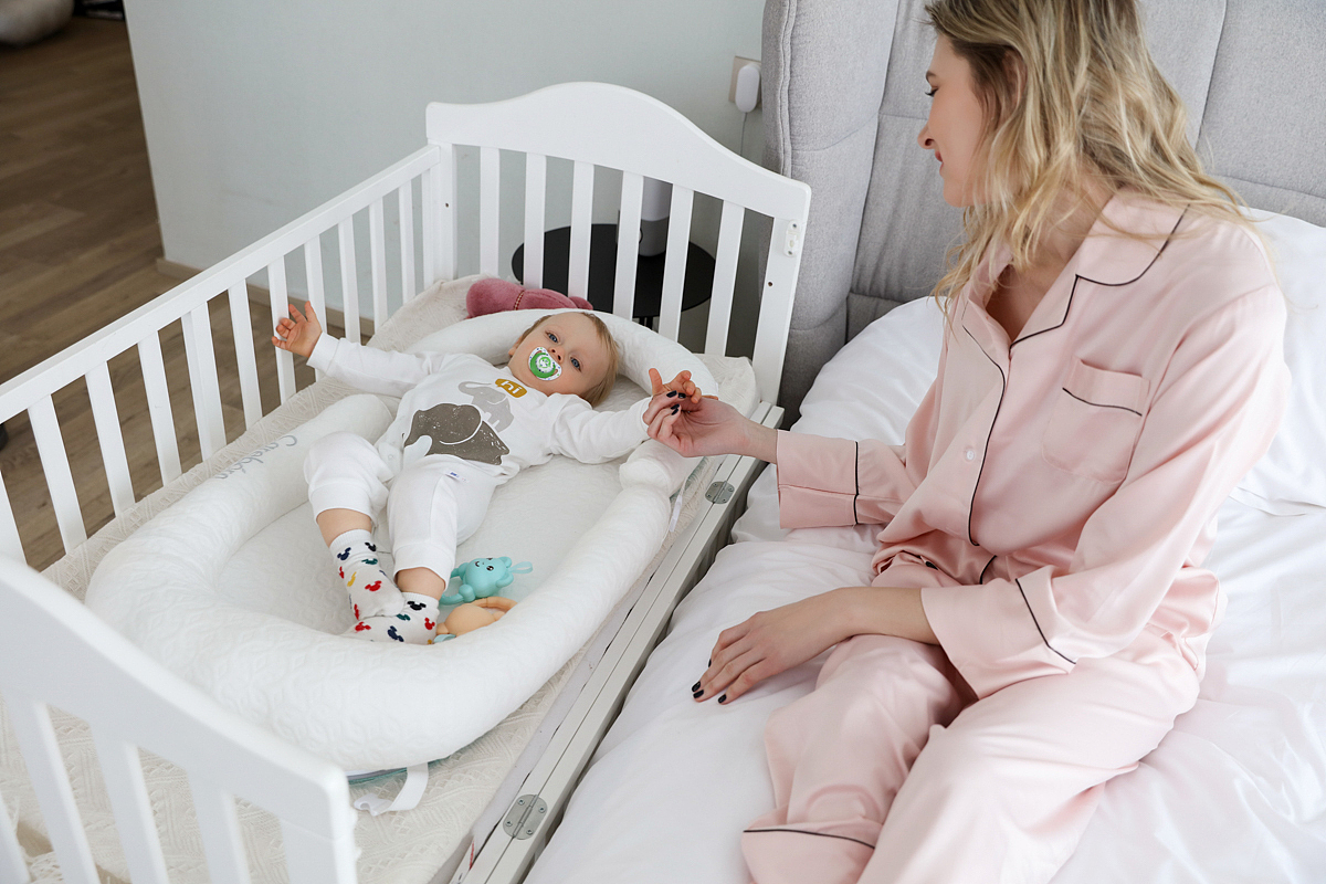 背包折叠婴儿床模特+静物拍摄