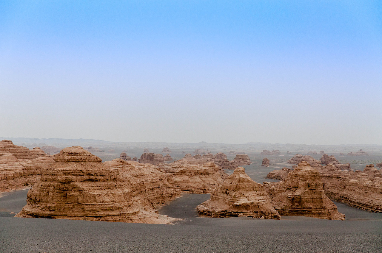 敦煌玉门关雅丹地貌