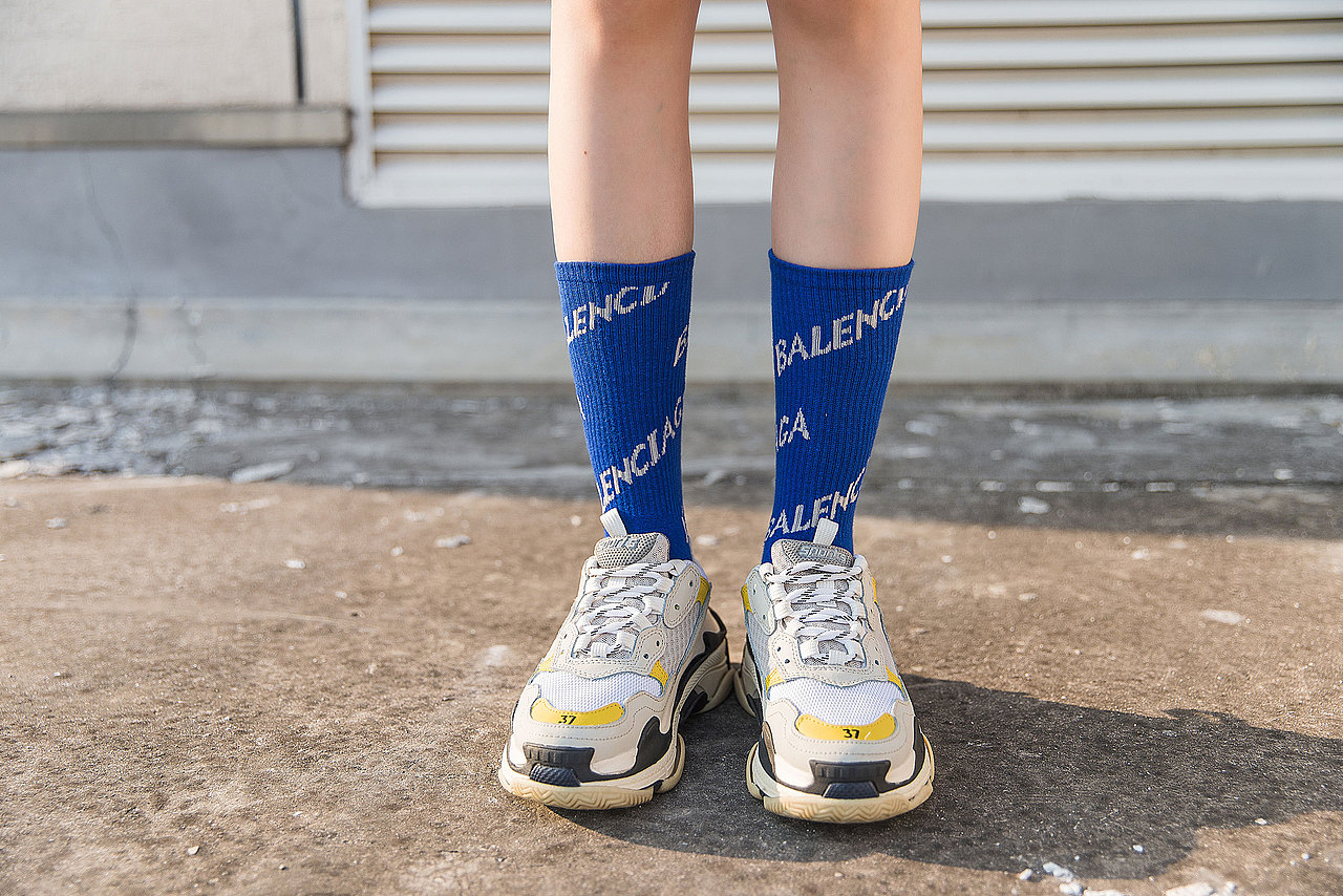 2019春夏女潮袜INS国潮字母袜日系街拍人像女生（图ZMTg4NDM2Mzg0） - 人像摄影 - 站酷设计师承影摄计原创素材 - 站酷ZCOOL