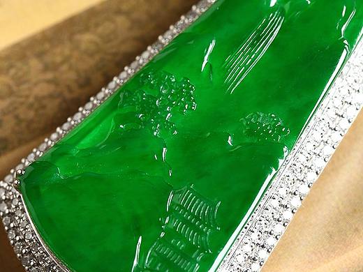 聚翠光廊——冰阳绿   山水牌吊坠