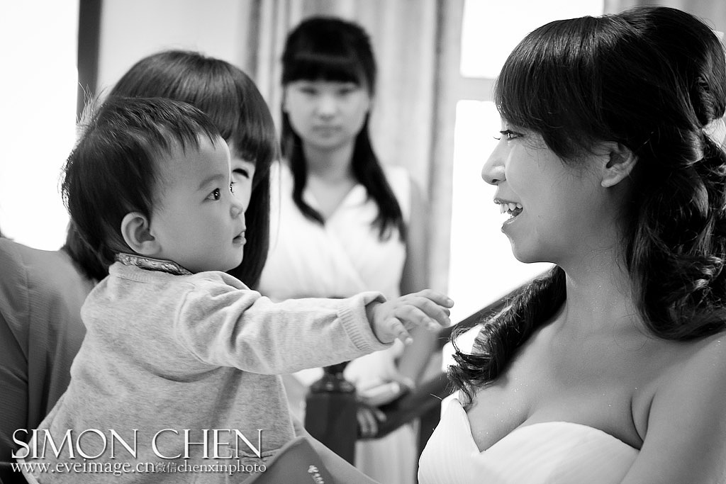 【泰晤士河畔 幸福的味道】纪实婚礼摄影师陈昕 婚礼跟拍作品 伊视觉摄影（图ZMTI5NDczMjA=） - 人像摄影 - 站酷设计师婚礼摄影师陈昕原创素材 - 站酷ZCOOL