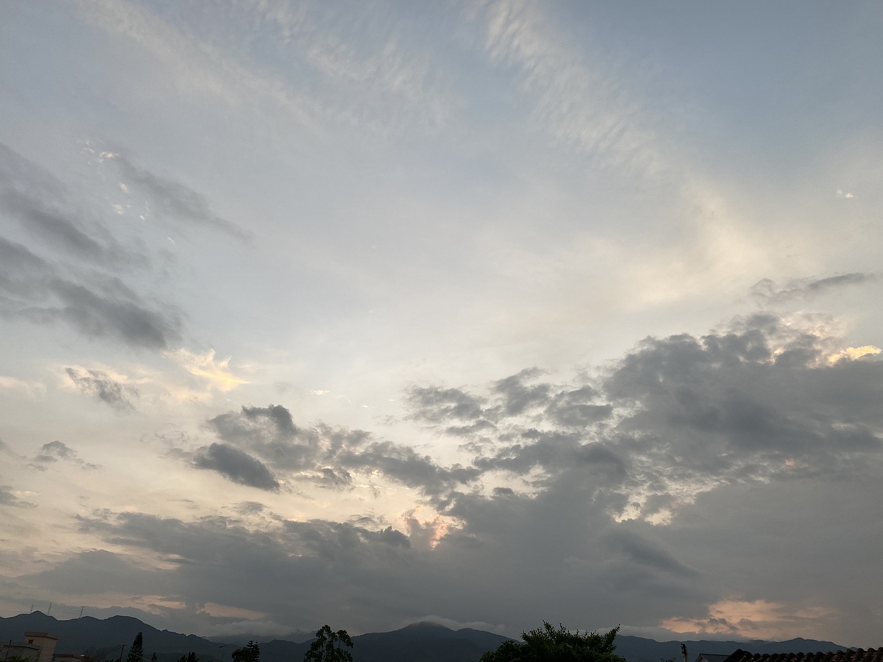 有蓝天白云也有乌云密布（图ZMjY1ODQ5MjAw） - 风光摄影 - 站酷设计师小让让原创素材 - 站酷ZCOOL