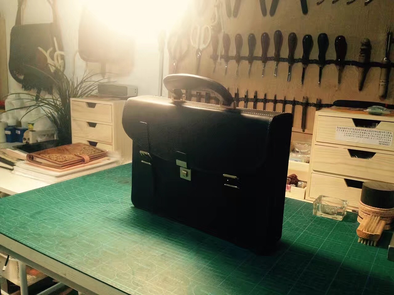 从无到有,从平面到立体,做给一个“侦探”的公文包