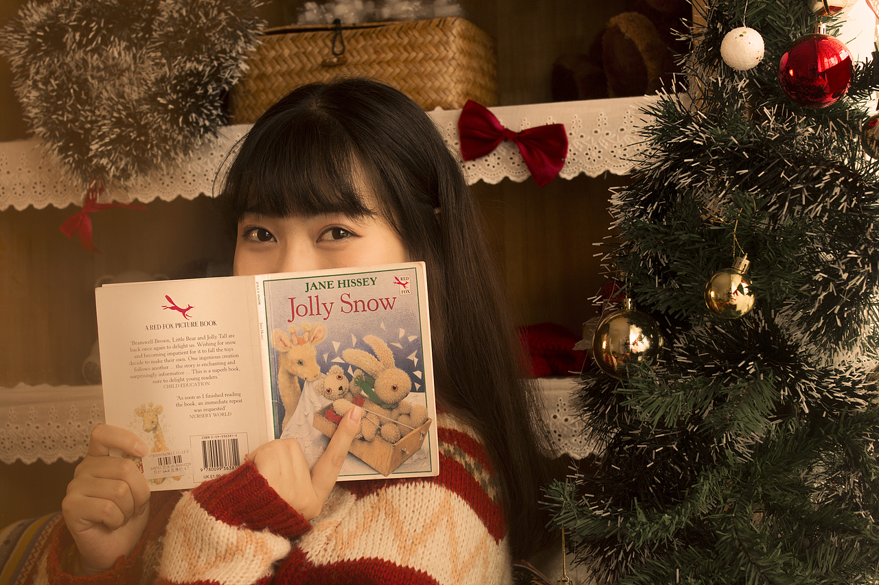 《圣诞树上的麋鹿》