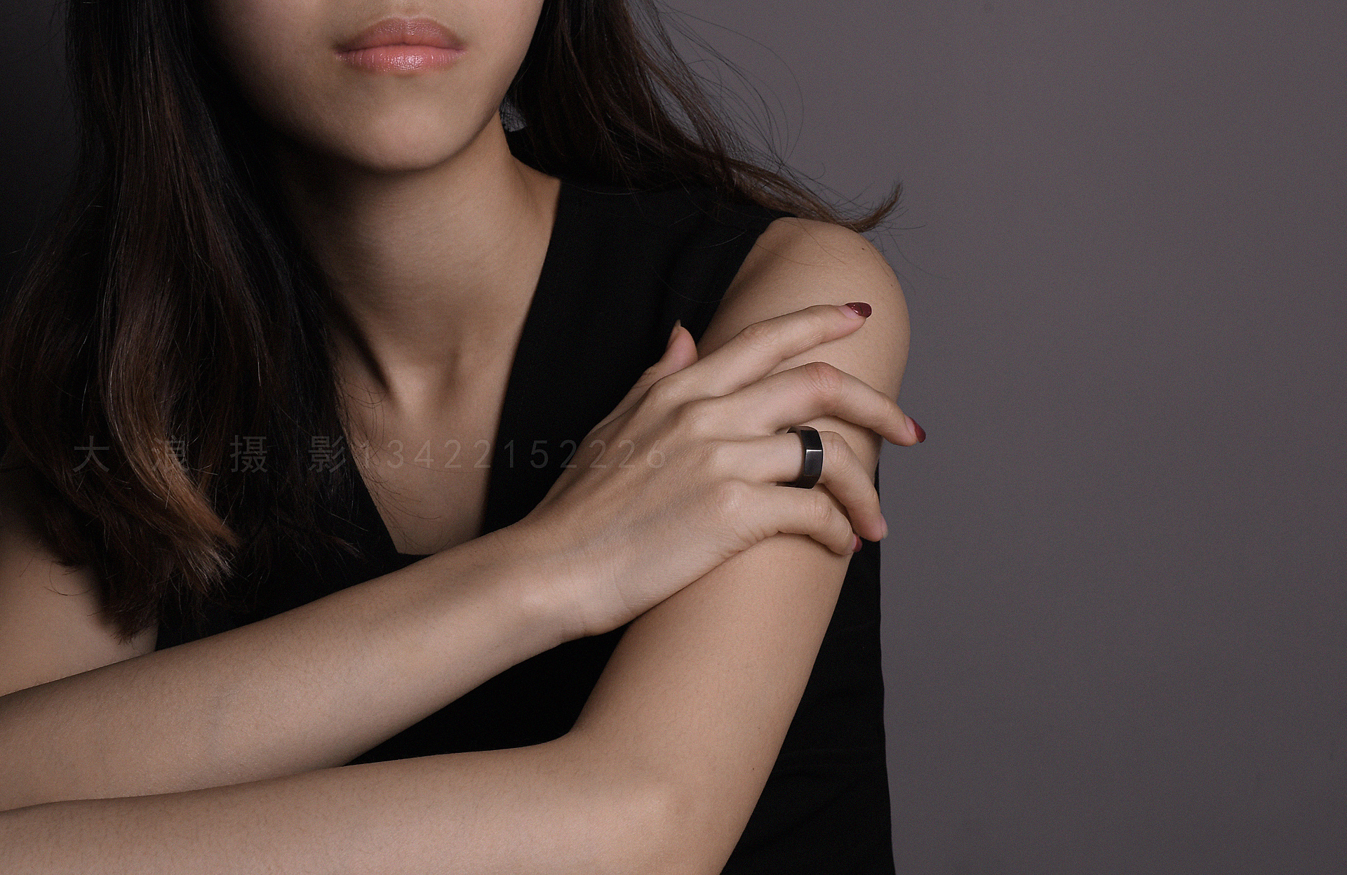 珠宝模特摄影广告设计