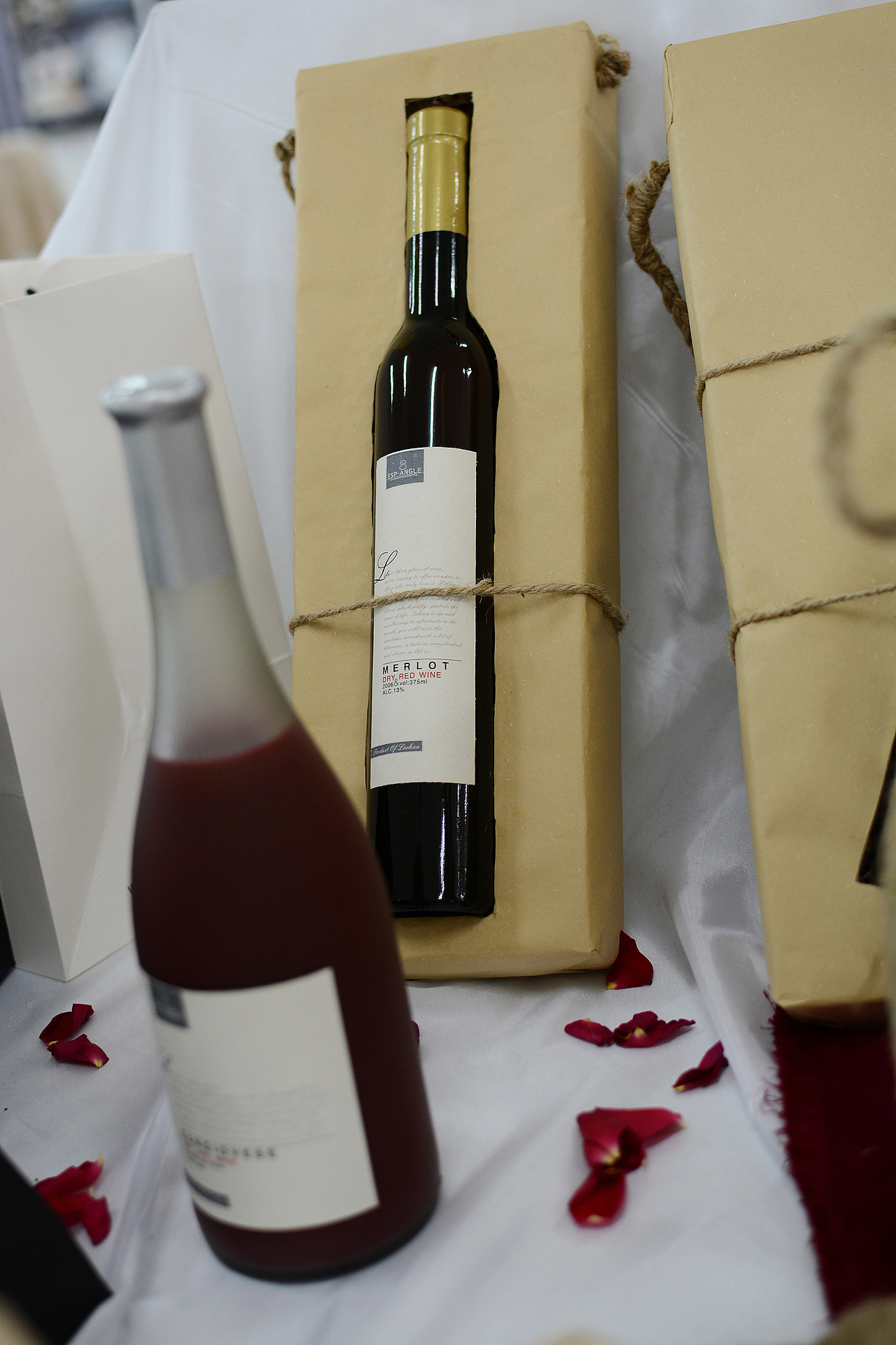 大学期间的渣作-伊莎庞格红酒包装设计（图ZNDMzOTYyMzY=） - 包装 - 站酷设计师Youngnew原创素材 - 站酷ZCOOL