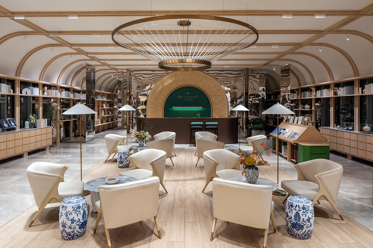 从侠隐主题的酒店到音乐诗性的展示空间,峻佳设计不止于空间的故事叙事,更强调元素转译与情绪通感上的体验塑造。创造灵感既来自于古老东方的文化元素又取材于国际都市中充满材质冲突的现代风景,在纵横交错的时代肌理中牵起连接东方与世界的线索。