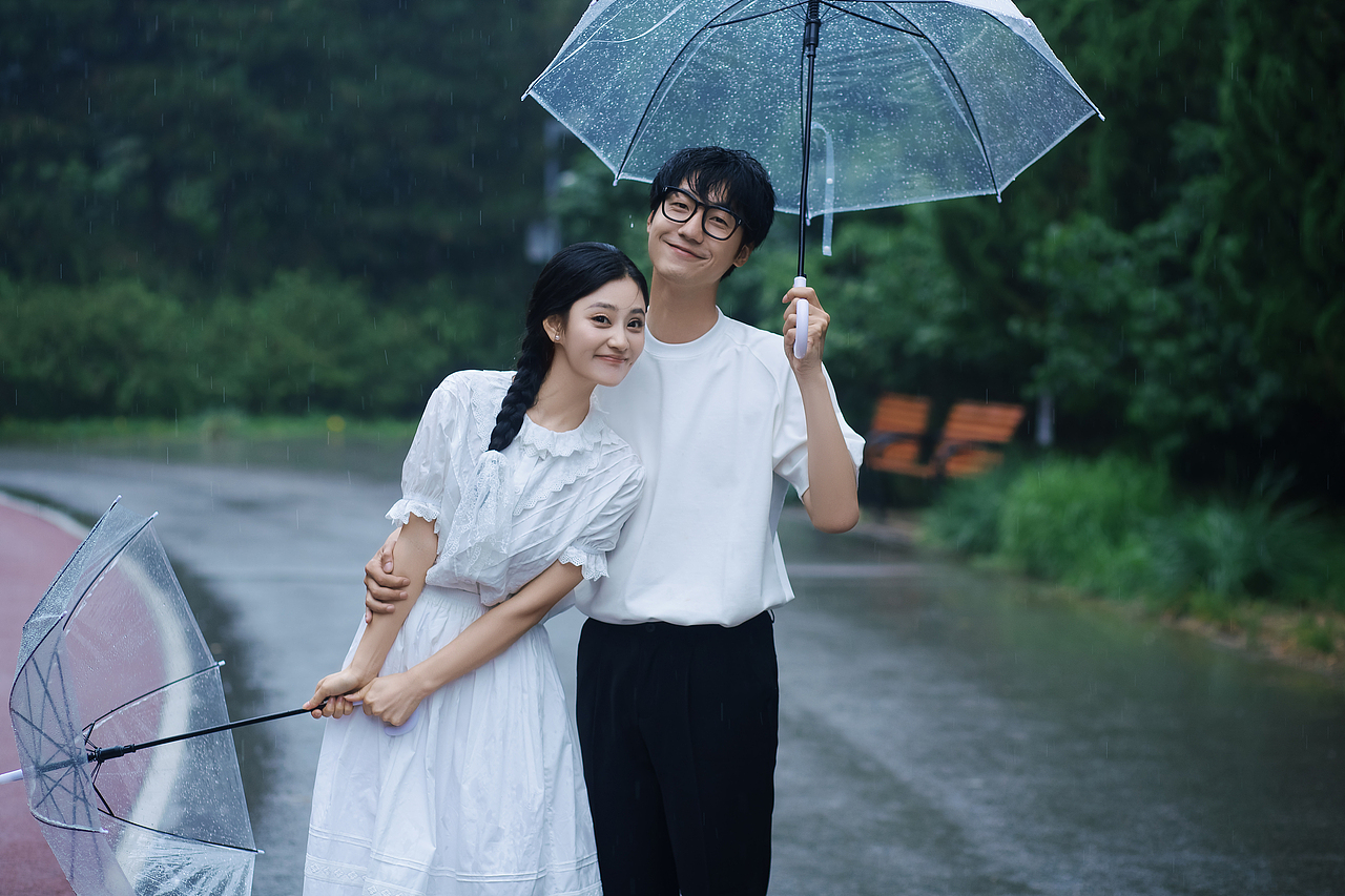 我赌你从第二张开始心动❗年轻感草坪婚纱照