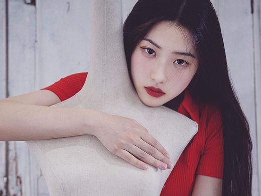 柜中美人