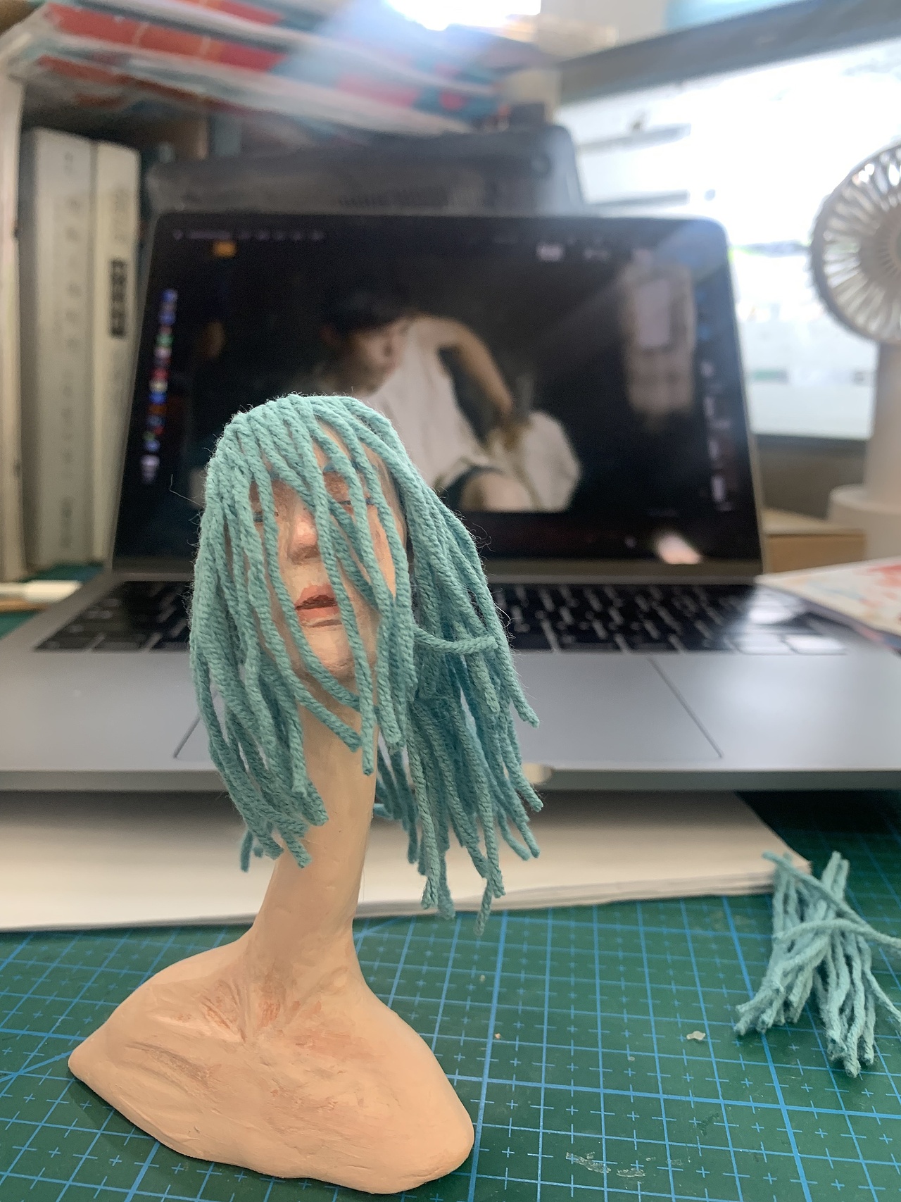 【闭眼系列】石塑黏土手工娃娃毛线植发可玩头发（图ZMjc0NzU3MTcy） - 工艺品设计 - 站酷设计师helinghug原创素材 - 站酷ZCOOL