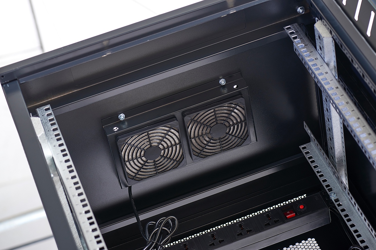 网络机柜拍摄原图（图ZMTYyMDQxNTM2） - 产品摄影 - 站酷设计师河北宋黎明原创素材 - 站酷ZCOOL