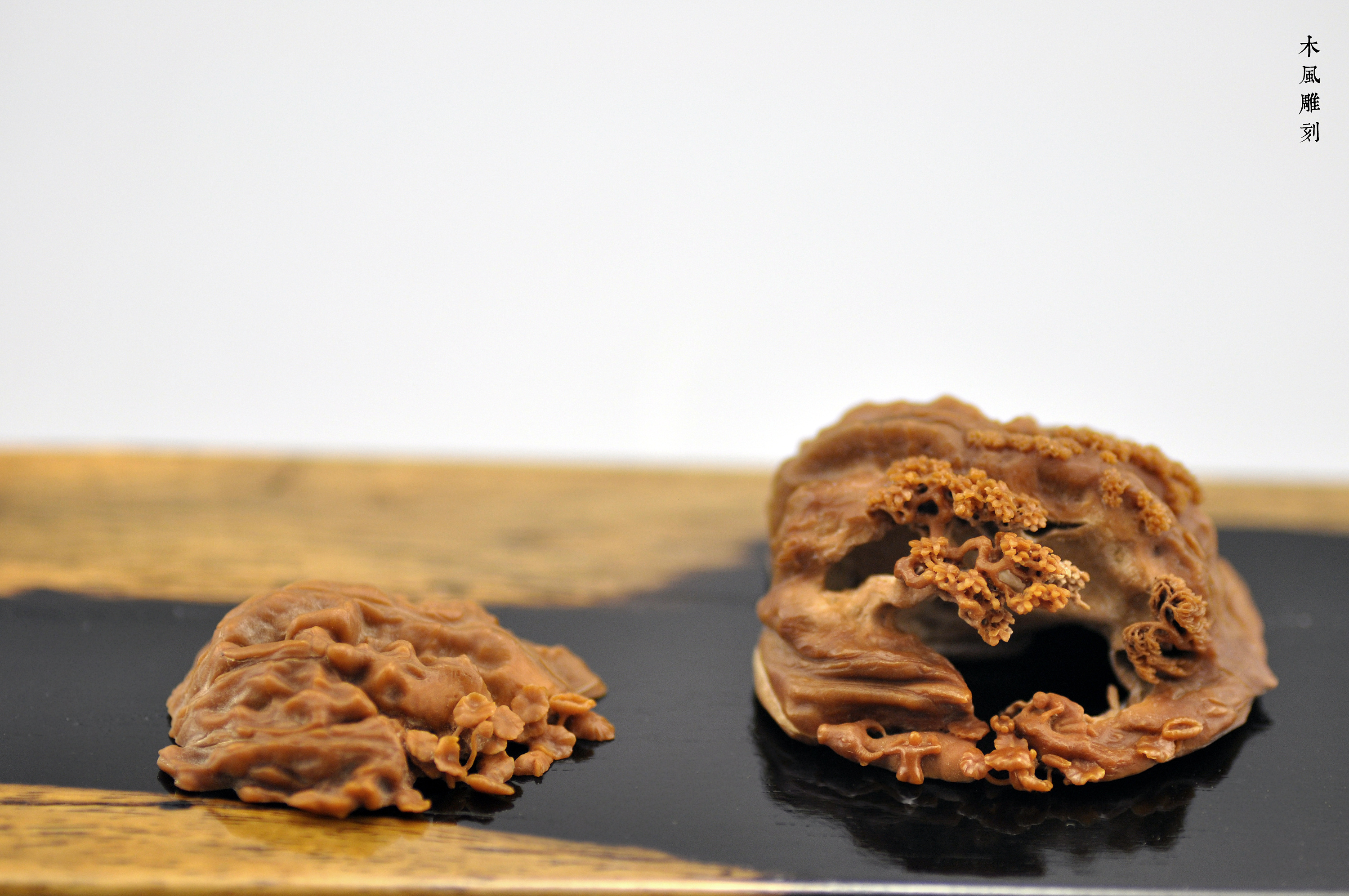 木风核桃雕刻作品:【夏日荷香】