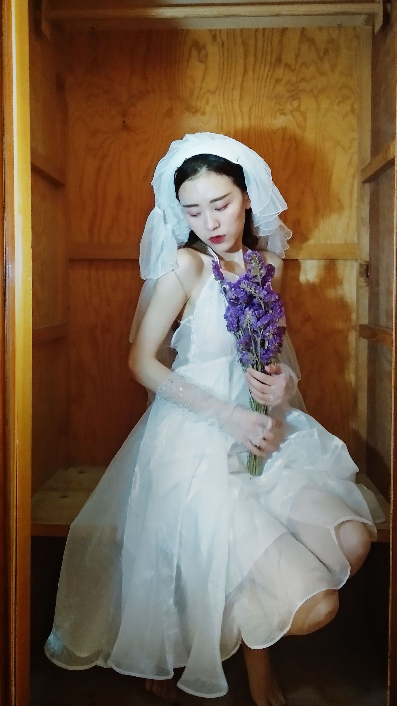 手机自拍新玩法→【藏在柜子里的的新娘】