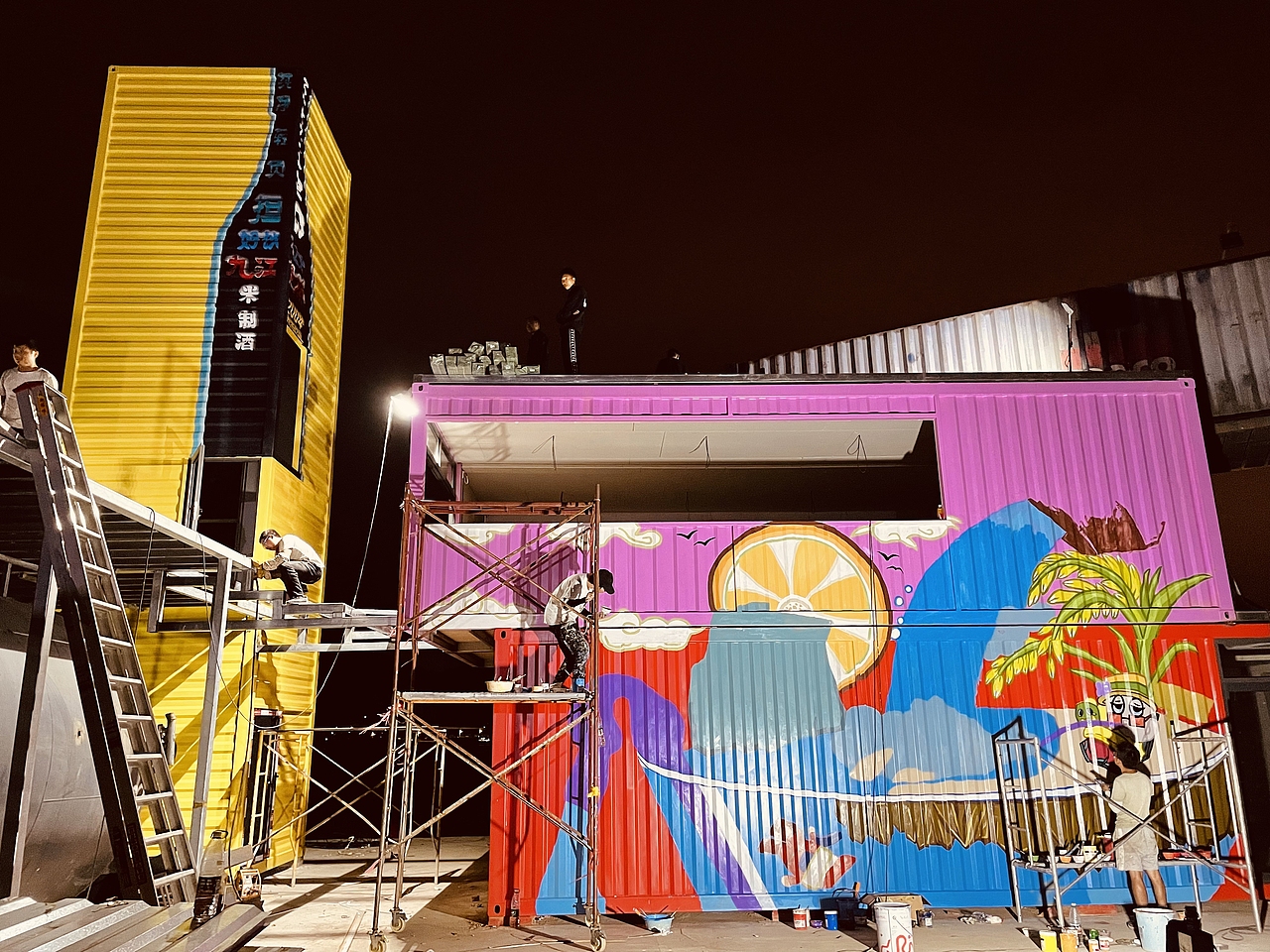 历时两个月的时间集装箱手绘画终于完成了