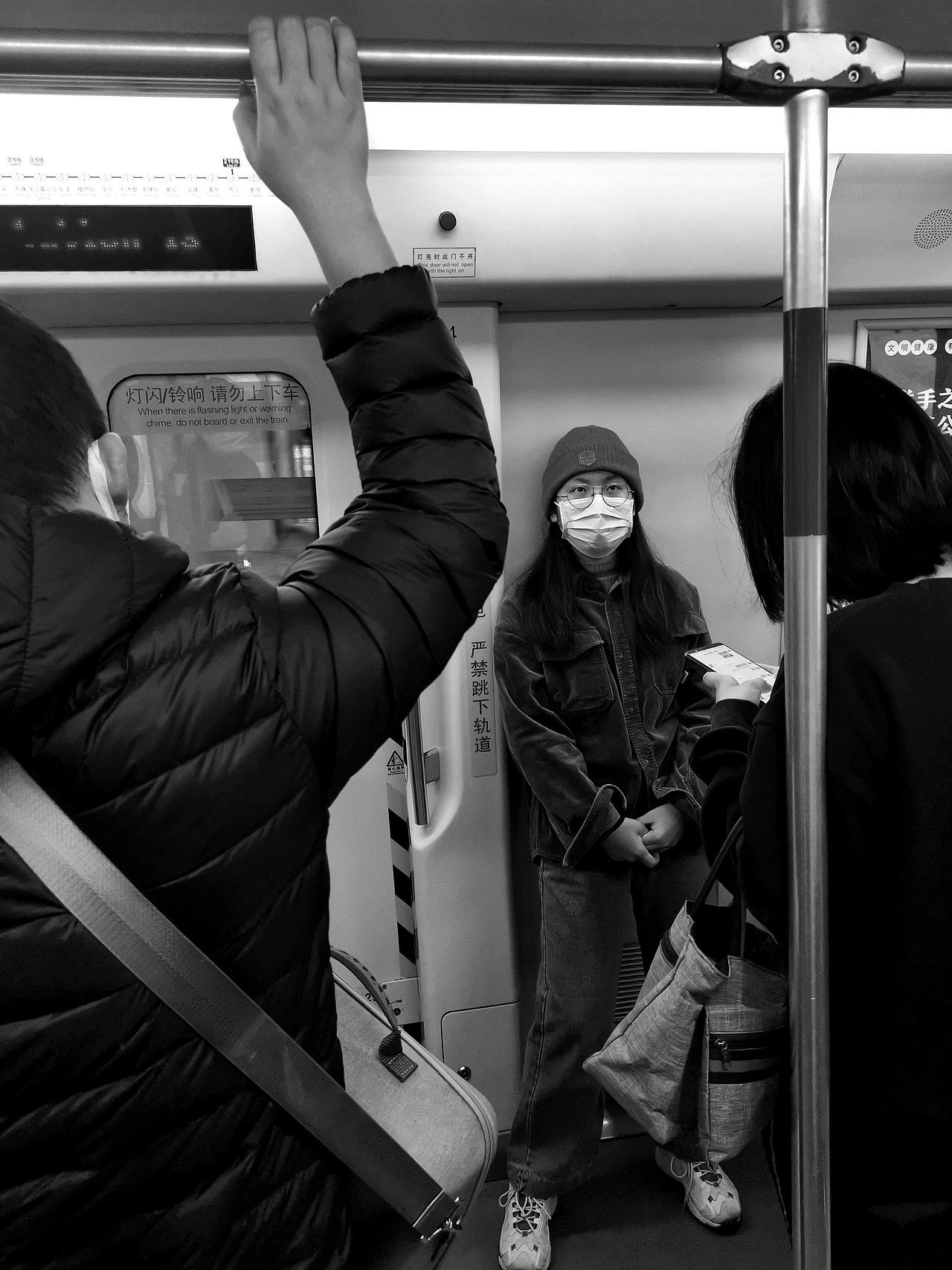 打工人地铁通勤百态‖人文纪实（图ZMzA1MDI1OTQw） - 人文/纪实摄影 - 站酷设计师家善JS原创素材 - 站酷ZCOOL