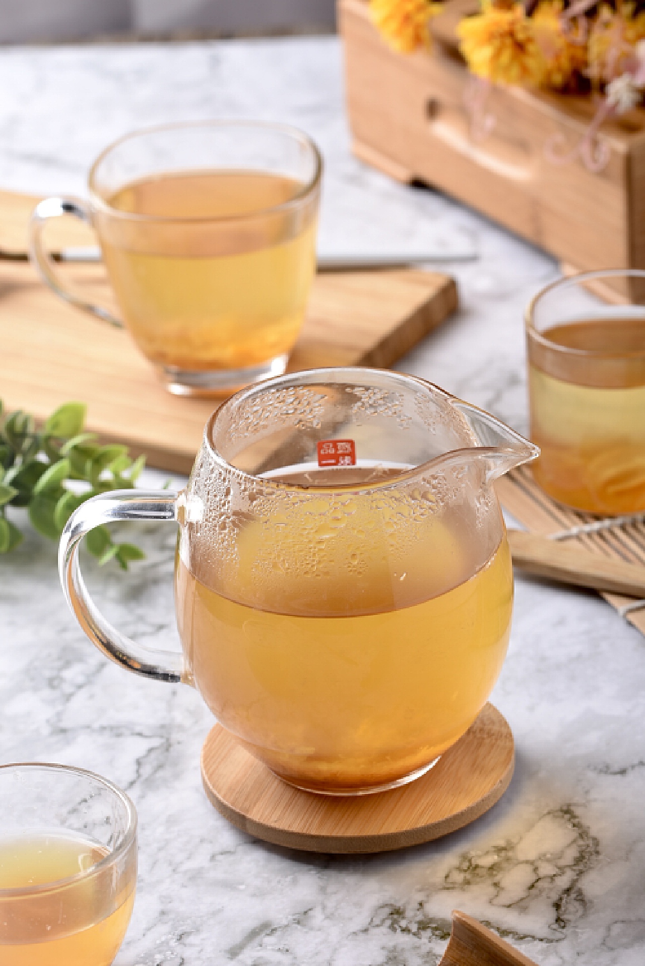 【暖身暖心的柚子茶】柚子茶可以說是經典的冬日飲料。在寒冷的天氣裡，一杯暖暖的柚子茶可以有效舒緩身心。製作方法非常簡單，不妨在家裡試著做一下 ...