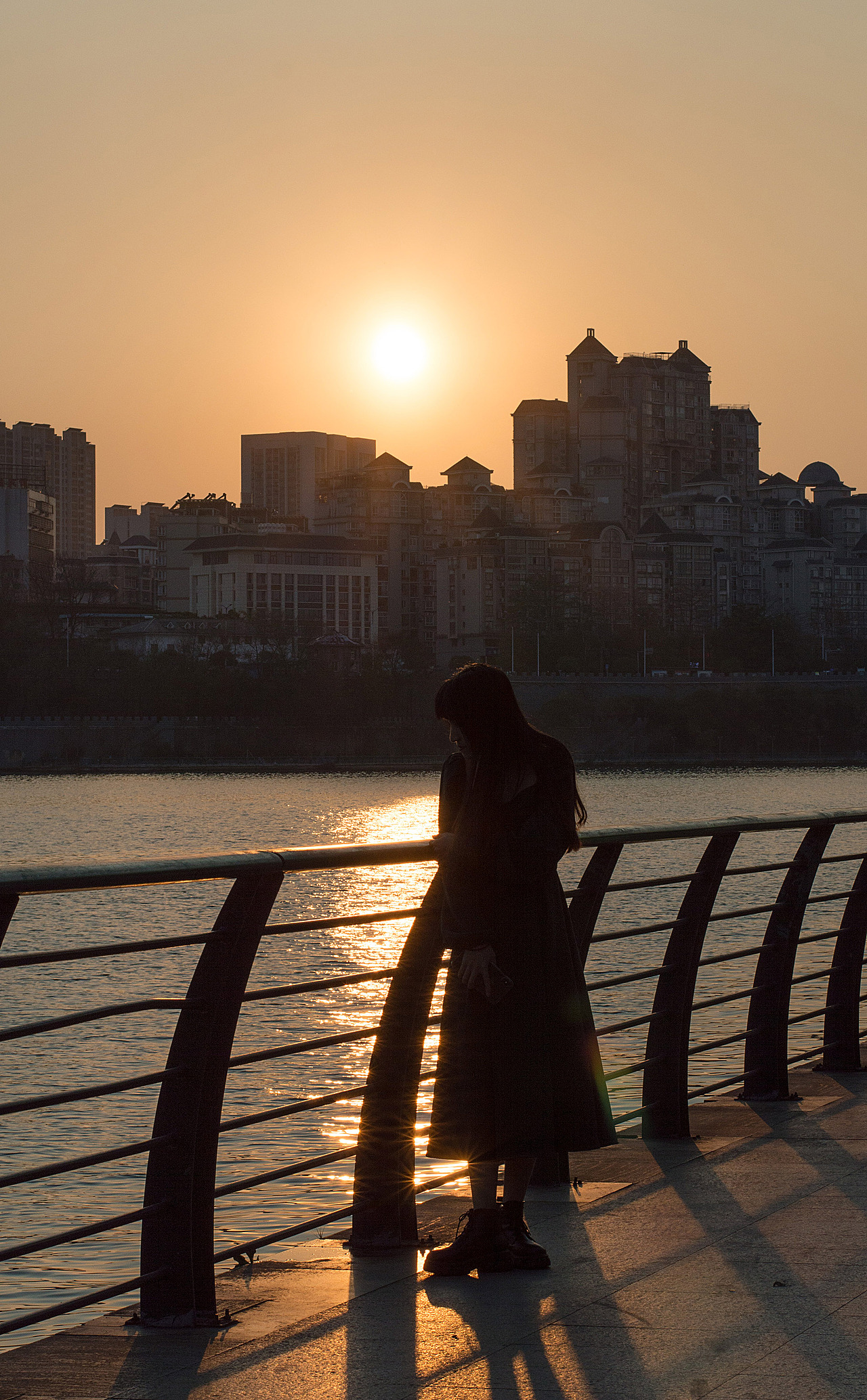 所爱隔山海,山海皆可平。