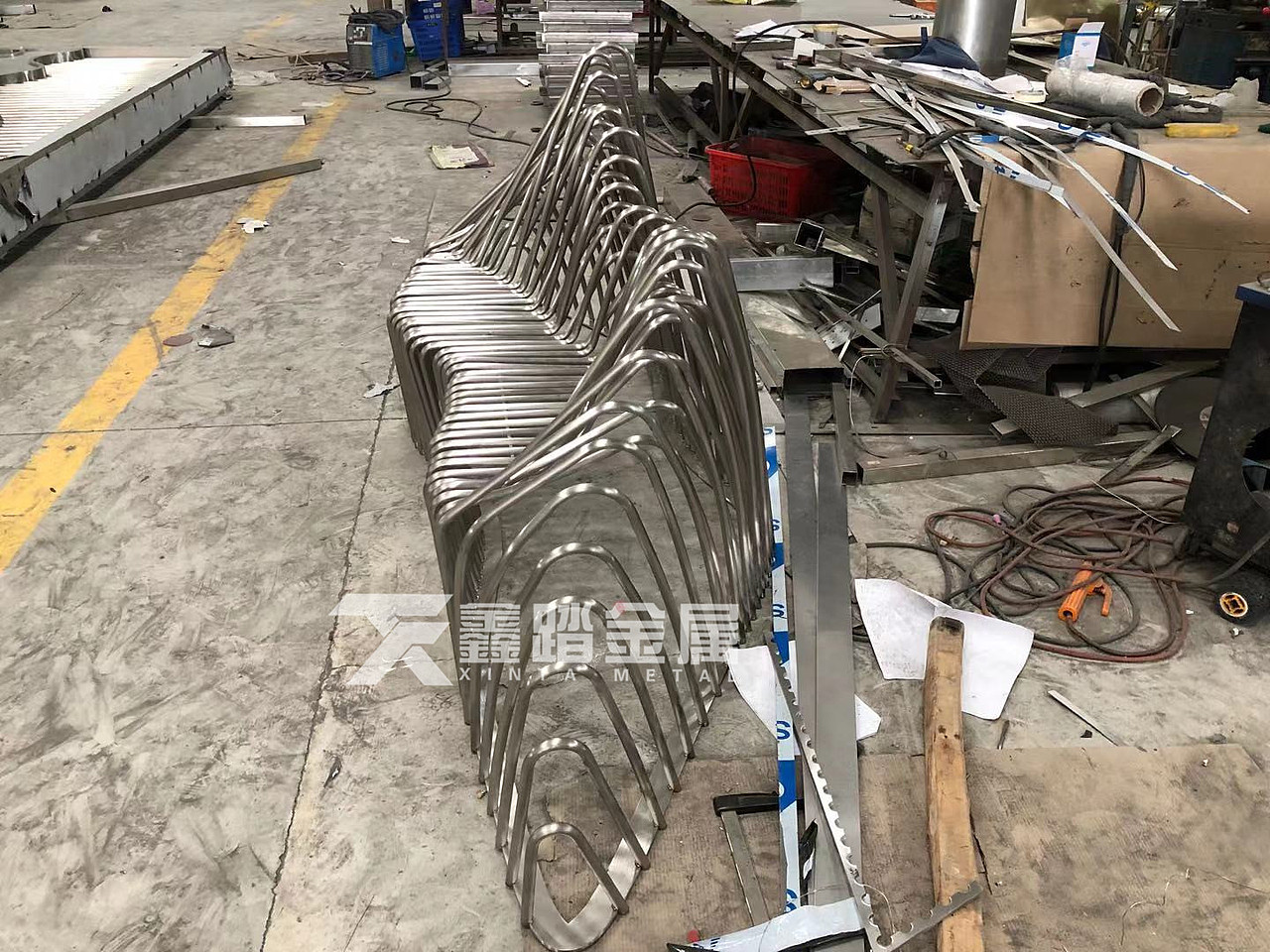 定做不锈钢圆管弯弧人物雕塑 不锈钢圆管焊接造型摆件