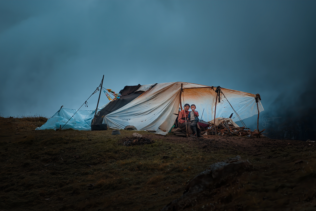 深山里的牧民，珠峰東坡嘎瑪溝。（圖ZMjMwMTAwODQw） - 人文/紀(jì)實攝影 - 站酷設(shè)計師余樂生活原創(chuàng)素材 - 站酷ZCOOL