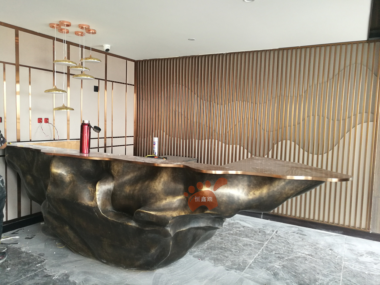 养生会所不锈钢前台接待桌水波纹不锈钢吧台轻奢现代风