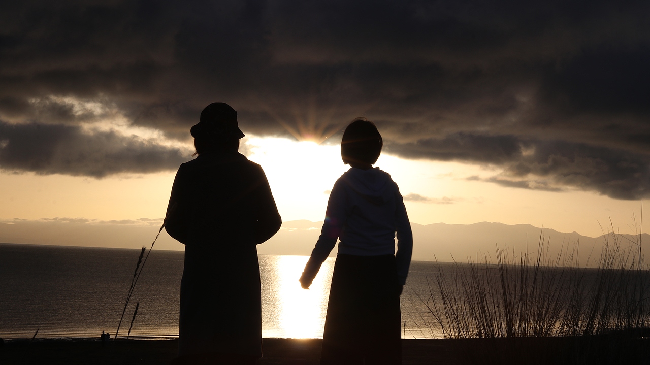 青海湖人像剪影（图ZMTMzMjE1ODYw） - 人像摄影 - 站酷设计师梦醒时分sr原创素材 - 站酷ZCOOL