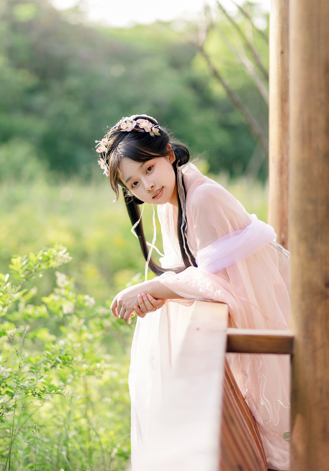 袅娜少女羞,岁月无忧愁