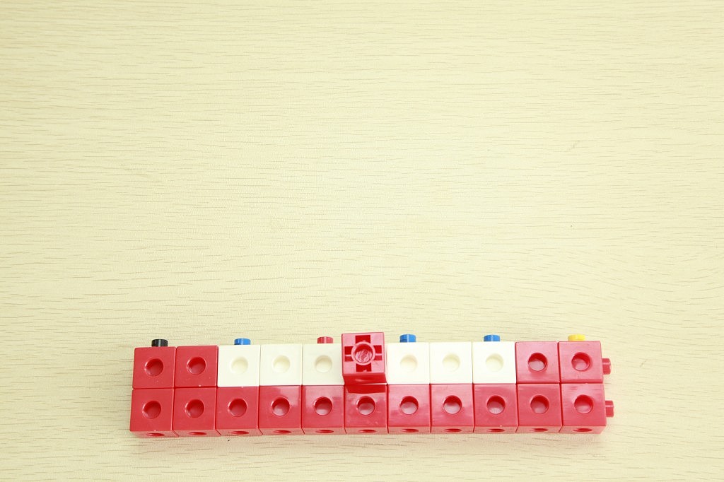 一款简单的玩具组装定格动画制作。