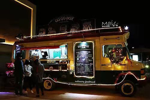 网红商业街道美陈餐车