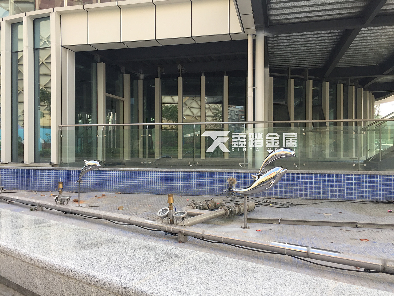 定制海洋动物造型雕塑不锈钢海豚雕塑户外水景雕塑摆件