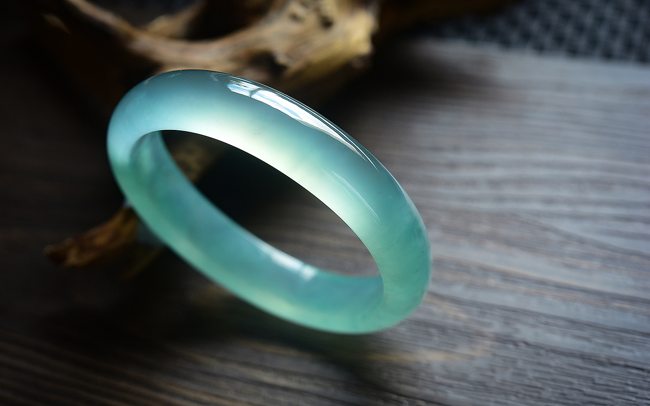 收藏级高冰翡翠手镯（图ZOTcyMzUzMDQ=） - 产品摄影 - 站酷设计师000000张原创素材 - 站酷ZCOOL