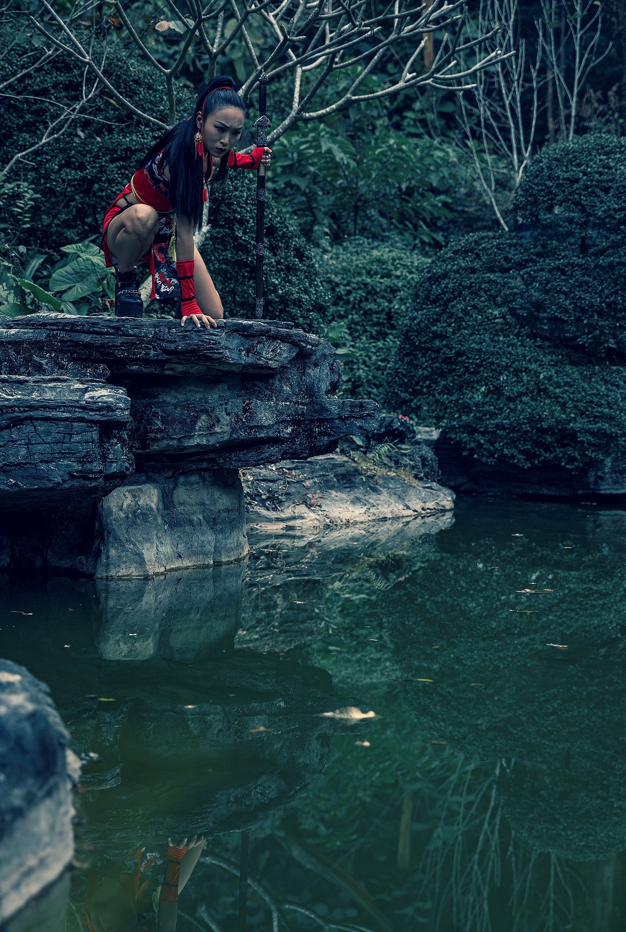 一匹黑马 丨 性感侠女