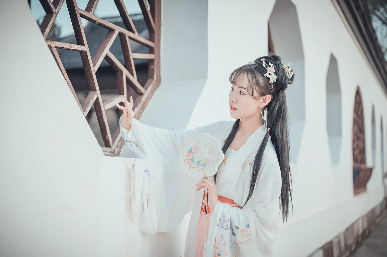 试问卷帘人，却道海棠依旧。（图ZMjQ5MTEyMzUy） - 人像摄影 - 站酷设计师拍照的青山原创素材 - 站酷ZCOOL